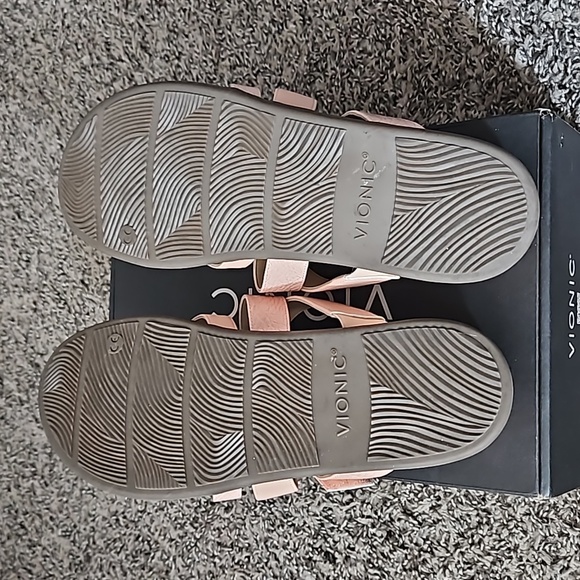 Vionic Sandals - NWT - Picture 3 of 4